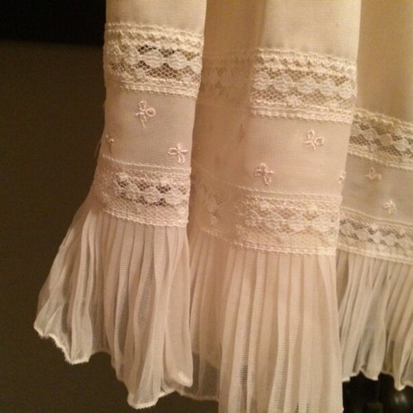 🔸🌹🔸 Enchanting 50's Vtg Victorian Inspired Antique Cream Tea Length Slip - M - Picture 4 of 7